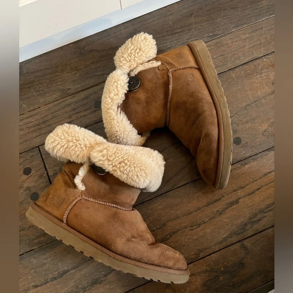 Ugg Bailey Button Boots Size 8W - Picture 1 of 7